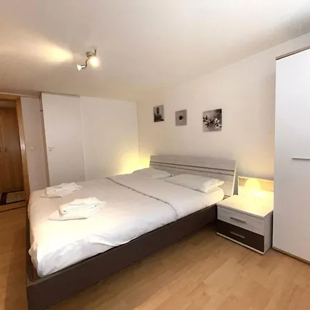 Chalet-etage Mitten Im Dorf 洛伊克巴德