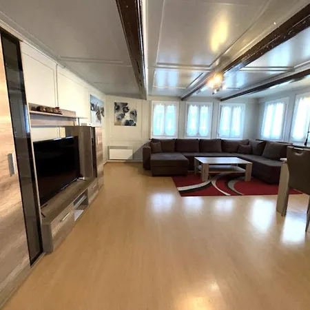 Chalet-etage Mitten Im Dorf شقة